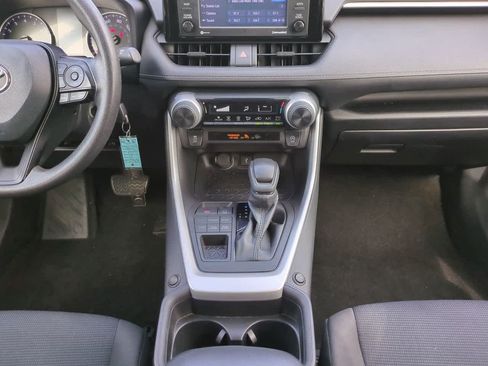 Used 2021 Toyota RAV4 LE AWD/4WD image 18