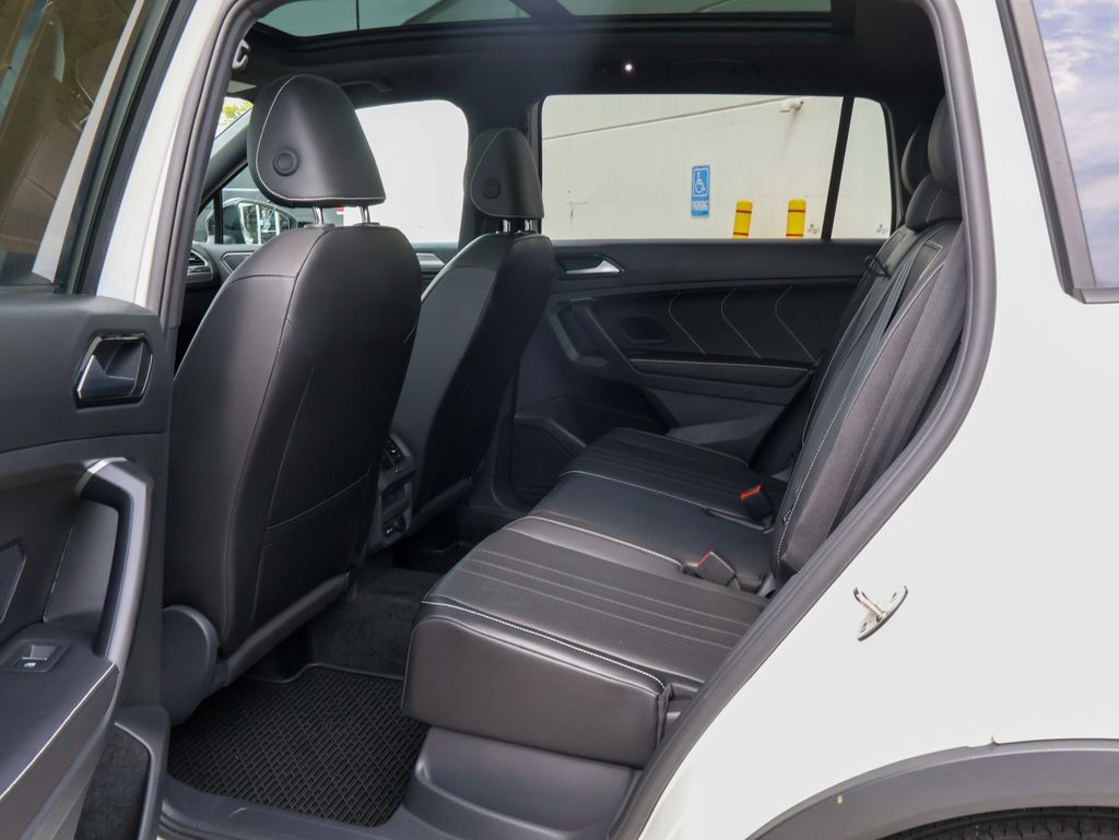 Certified 2024 Volkswagen Tiguan SE R-Line AWD/4WD image 15