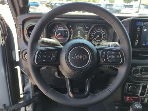 Certified 2025 Jeep Gladiator Mojave AWD/4WD image 11