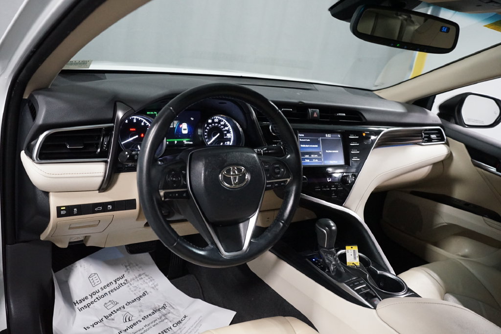 Certified 2018 Toyota Camry XLE FWD image 11