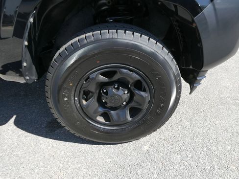 Used 2016 Toyota Tacoma SR image 30