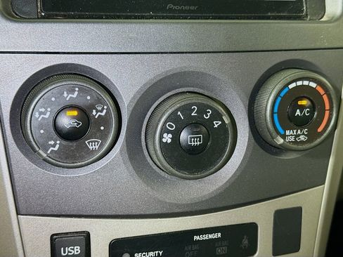 Used 2013 Toyota Corolla LE FWD image 12