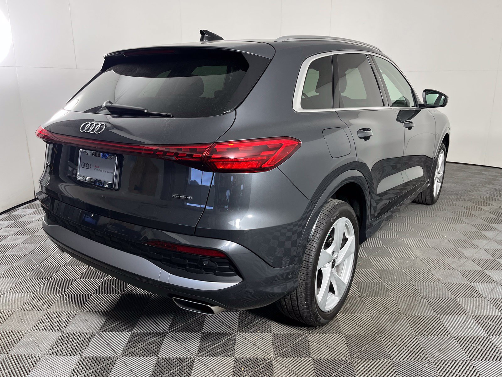Used 2025 Audi Q5 Premium Plus w/ Premium Plus AWD/4WD image 8