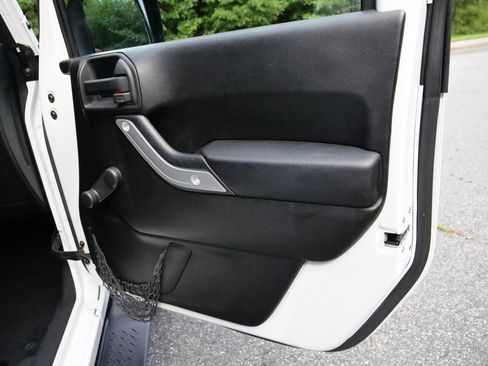 Used 2015 Jeep Wrangler Unlimited Sport image 37