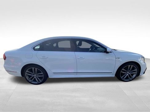 Used 2017 Volkswagen Passat 1.8T R-Line FWD image 11