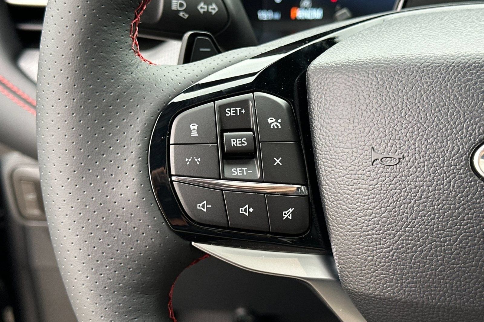New 2025 Ford Explorer ST-Line w/ Premium Package RWD image 34