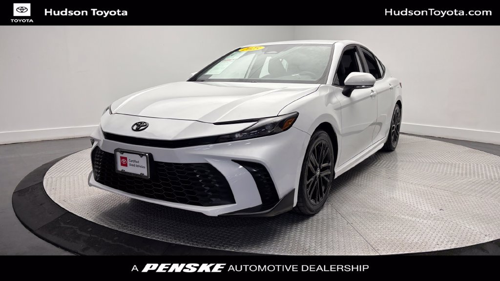 Certified 2025 Toyota Camry SE w/ Convenience Package FWD image 1