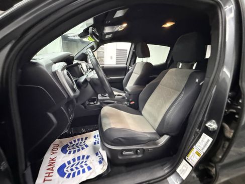 Used 2021 Toyota Tacoma TRD Sport image 11