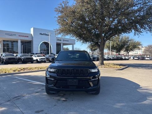 Used 2025 Jeep Grand Cherokee Limited w/ Luxury Tech Group II image 2