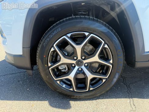 Used 2025 Jeep Compass Limited image 11