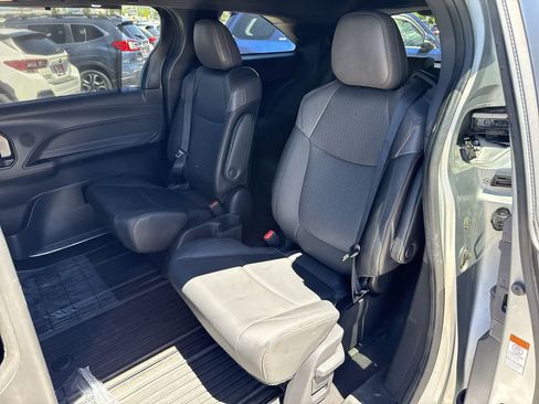 Used 2022 Toyota Sienna XSE w/ XSE Plus Package AWD/4WD image 12