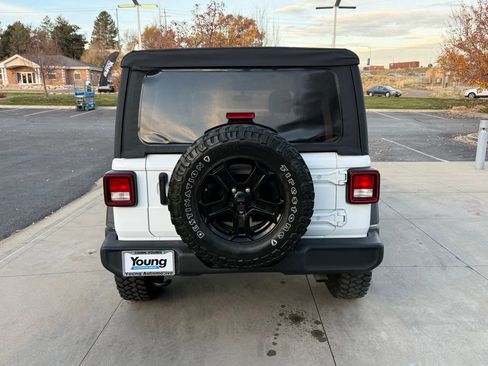 Used 2022 Jeep Wrangler Unlimited Sport image 9