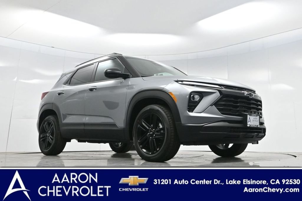 Used 2026 Chevrolet TrailBlazer LT w/ Midnight Edition FWD image 2