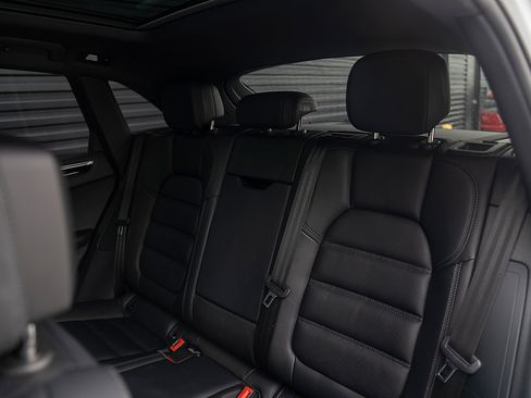 Certified 2023 Porsche Macan S image 21