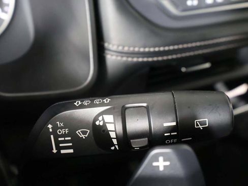 Used 2023 Nissan Rogue SV image 37