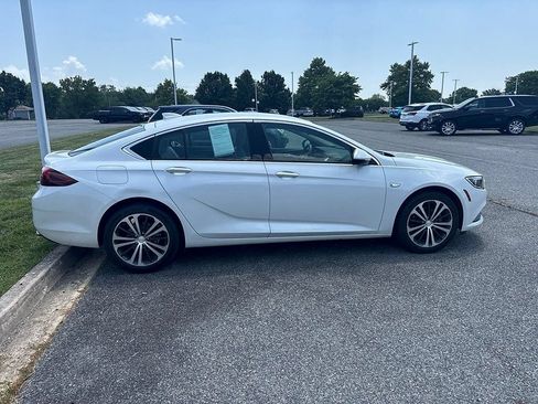 Used 2019 Buick Regal Essence w/ Sights and Sounds Package FWD image 8