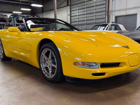 Used 2002 Chevrolet Corvette w/ Preferred Equipment Group2 image 2