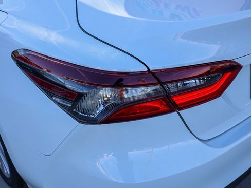 Used 2022 Toyota Camry LE image 7