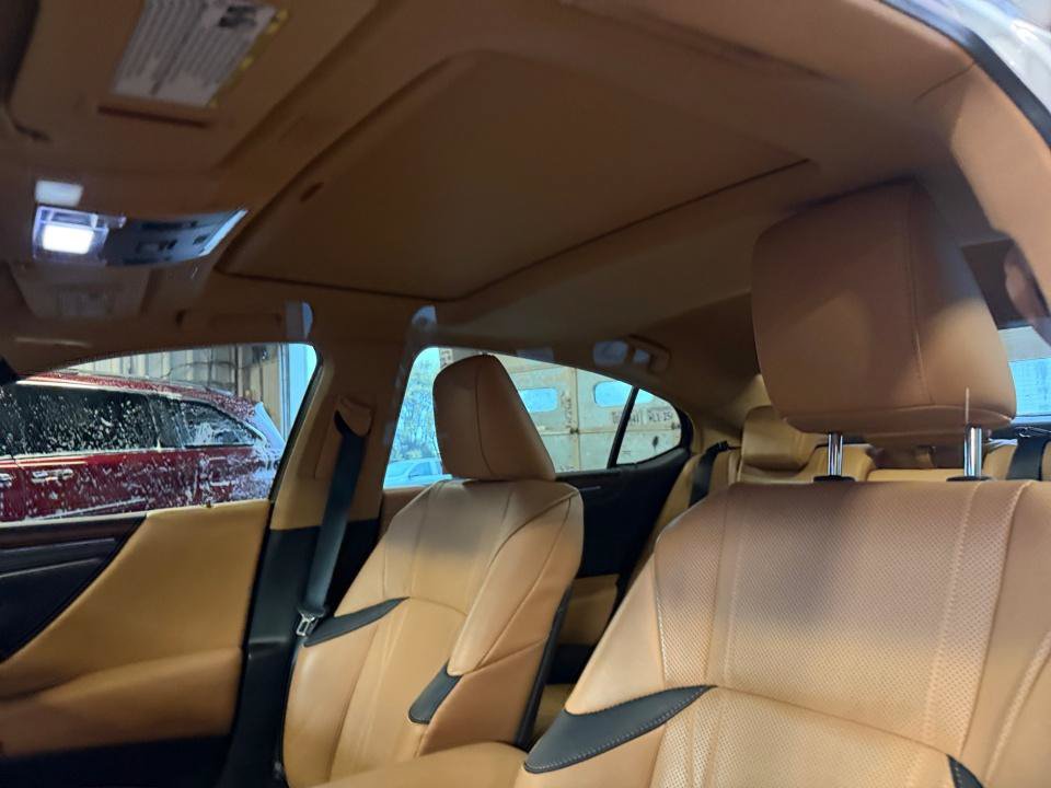 Used 2025 Lexus ES 300h w/ Technology Package FWD image 25