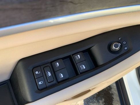 Used 2023 Jeep Grand Cherokee Limited w/ Luxury Tech Group II image 23