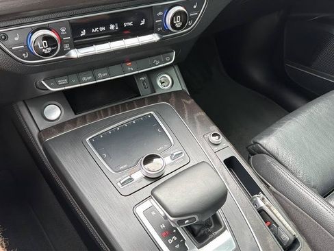 Used 2020 Audi Q5 2.0T Premium Plus w/ Premium Plus Package AWD/4WD image 24
