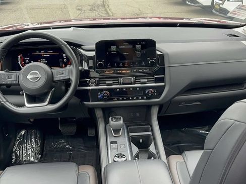 Used 2023 Nissan Pathfinder Platinum w/ Cargo Package AWD/4WD image 13