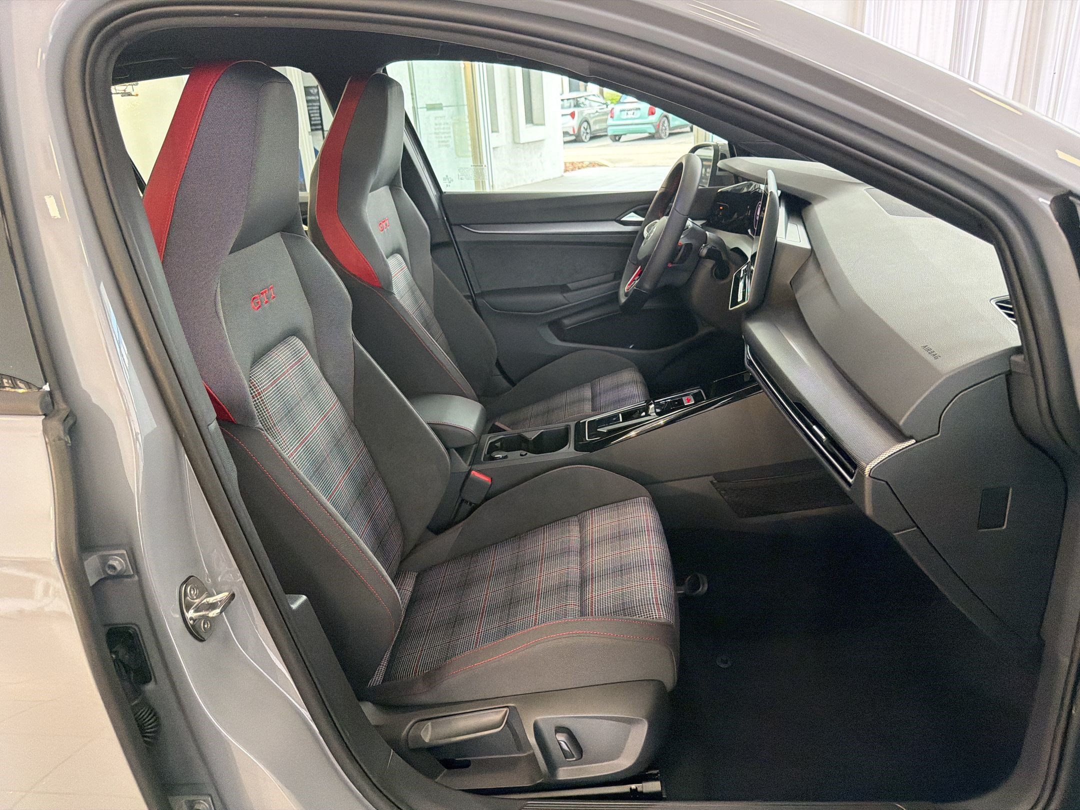 New 2026 Volkswagen Golf SE FWD image 25