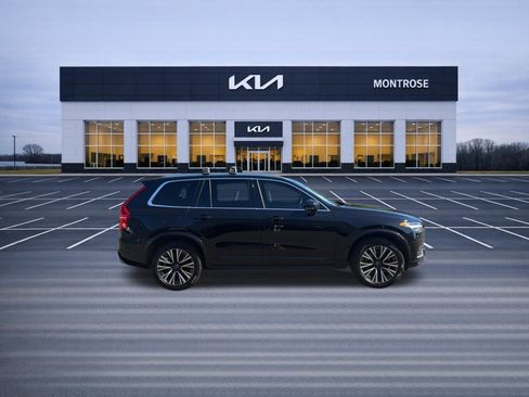 Used 2021 Volvo XC90 T6 Momentum AWD/4WD image 4