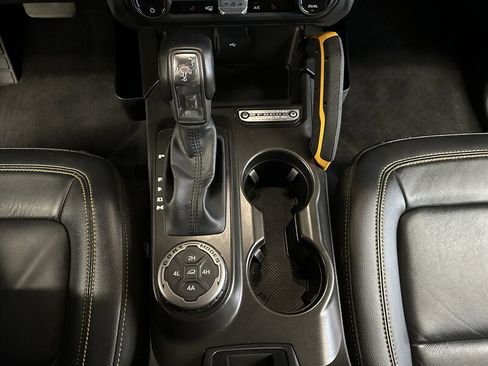 Used 2023 Ford Bronco Badlands image 21