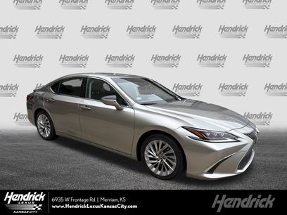 Used 2019 Lexus ES 300h w/ Accessory Package