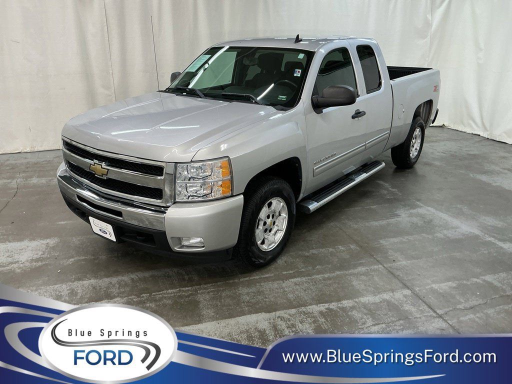 Used 2011 Chevrolet Silverado 1500 LT w/ All-Star Edition AWD/4WD image 1