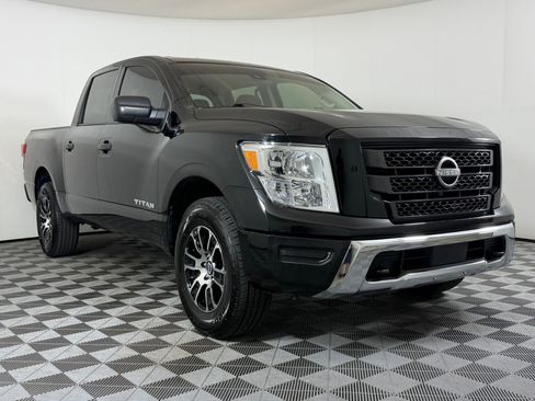 Used 2023 Nissan Titan SV AWD/4WD image 7