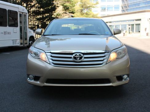 Used 2011 Toyota Avalon FWD image 3