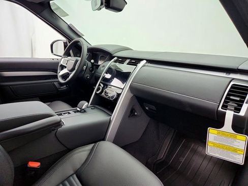 New 2026 Land Rover Discovery Limited Edition image 13