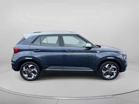 Used 2023 Hyundai Venue Limited FWD image 2
