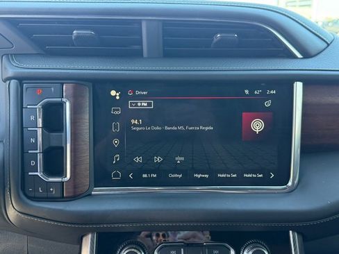 Used 2023 GMC Yukon XL Denali Ultimate image 18