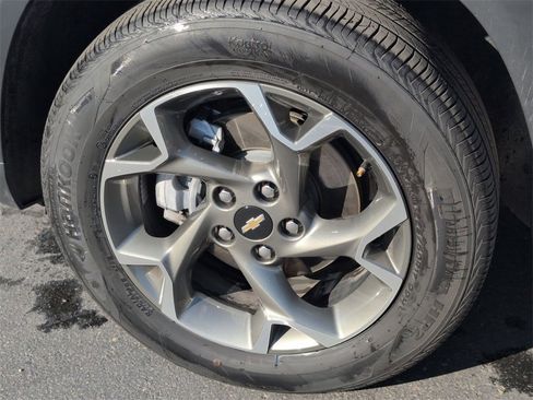Used 2025 Chevrolet Trax LT w/ LT Convenience Package image 11