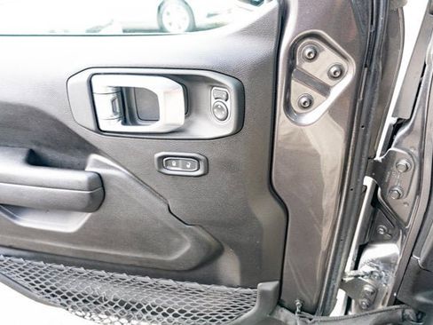 Certified 2023 Jeep Gladiator Sport AWD/4WD image 25