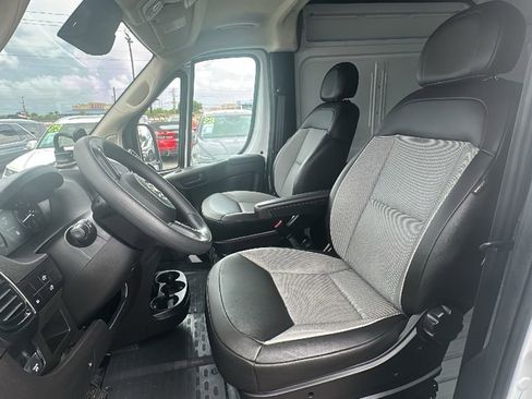 Used 2026 RAM ProMaster 2500 w/ Convenience Group FWD image 4