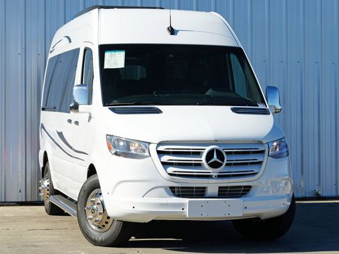Used 2024 Mercedes-Benz Sprinter 2500 image 4