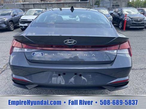 Used 2023 Hyundai Elantra SEL FWD image 4