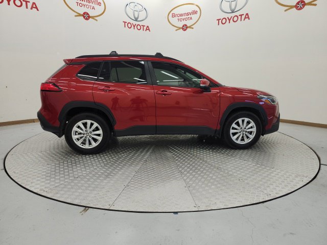 Used 2024 Toyota Corolla Cross LE FWD image 3
