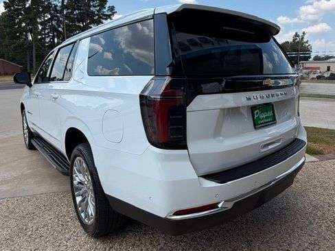 Used 2025 Chevrolet Suburban LT RWD image 6