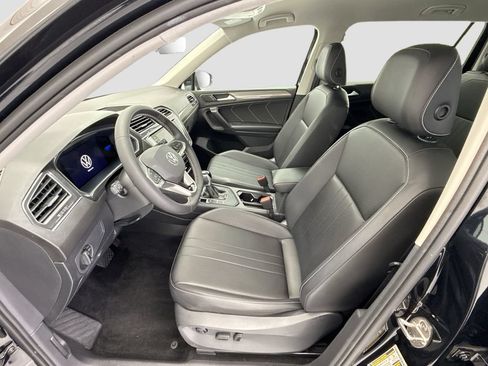 Used 2023 Volkswagen Tiguan SE FWD image 17