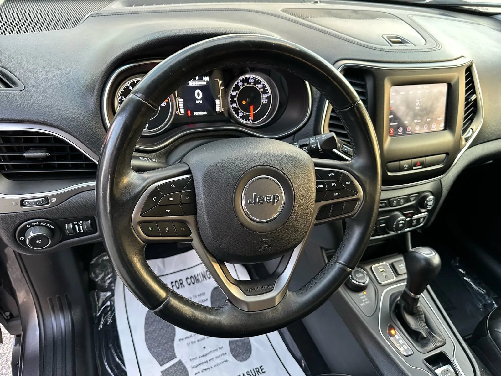 Used 2019 Jeep Cherokee Latitude Plus AWD/4WD image 11