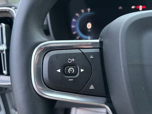 Certified 2025 Volvo XC40 B5 Plus image 24