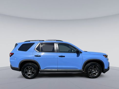 Used 2025 Honda Pilot TrailSport image 10