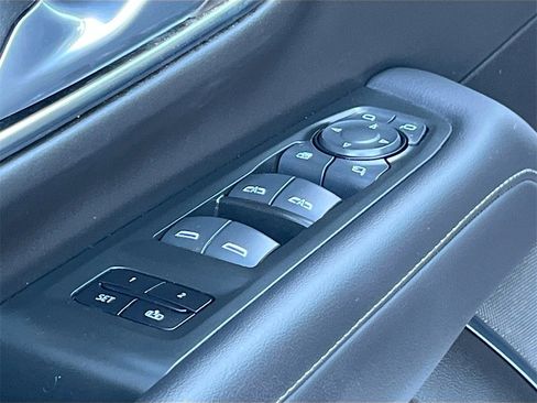 Used 2022 Chevrolet Tahoe Z71 w/ Luxury Package image 18