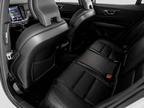 Used 2020 Volvo S60 T5 Momentum image 33