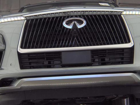 Used 2025 INFINITI QX80 Sensory AWD/4WD image 2